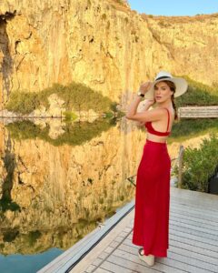 Actress Melia Kreiling HD Instagram Photos and Wallpapers June 2024