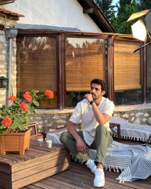 Melih Özkaya Instagram - İkinci baskı 🎬😎