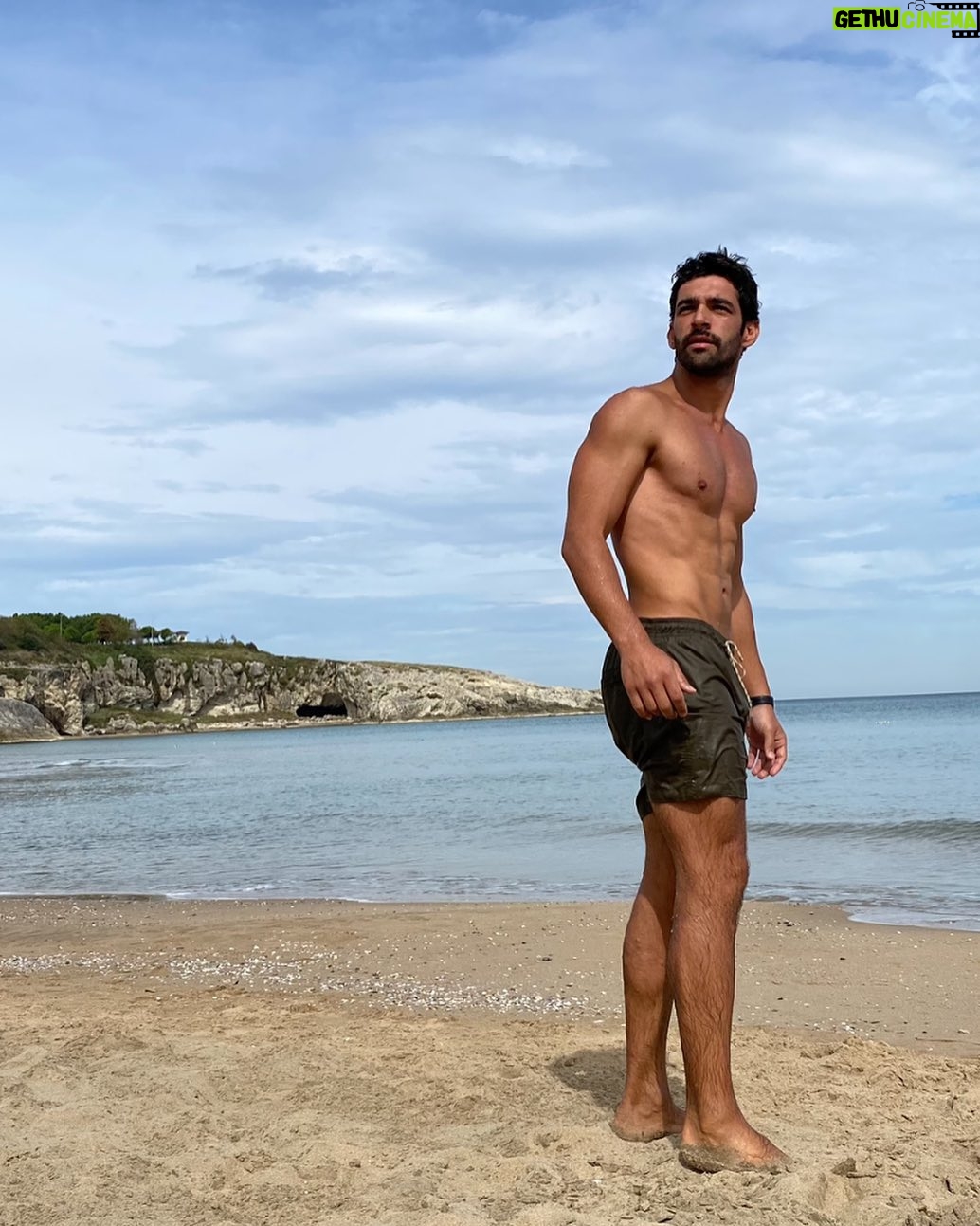 Melih Özkaya - 11.5K Likes - Bize her mevsim yaz 😎⛱️