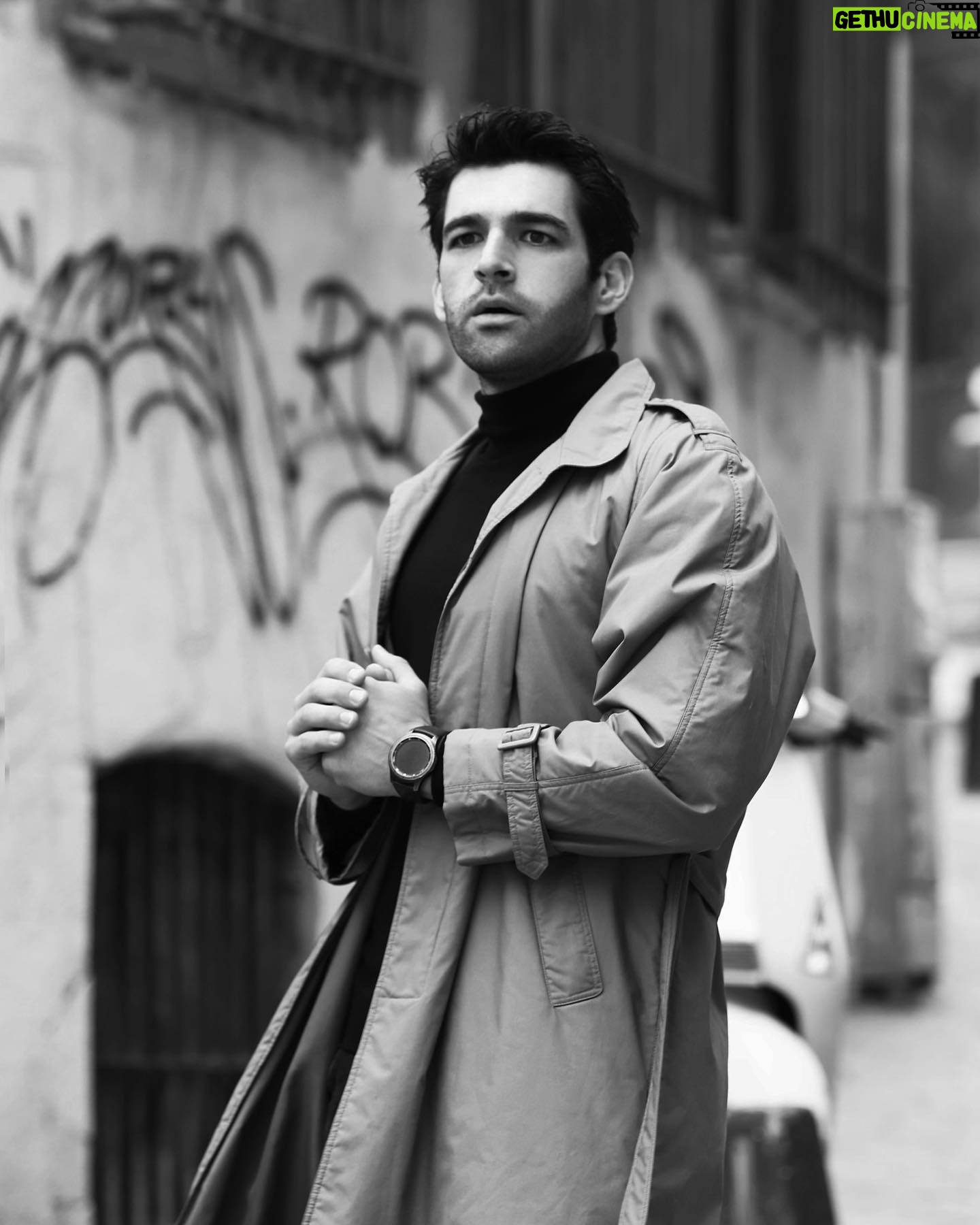Melih Özkaya - 11.5K Likes - Hepimiz siyah beyazız.🖤