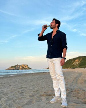 Melih Özkaya Instagram - Cheers with the sunset 🥂