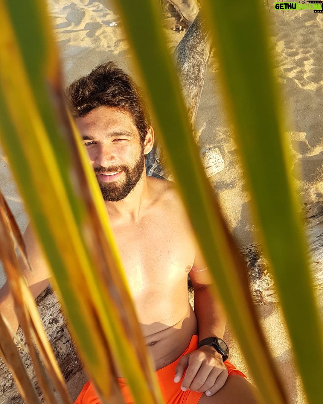 Melih Özkaya - 8.1K Likes - Neden hala burdayım? Uçak yolculuğunu doktorumuz uygun görmediği için birkaç hafta burda gözetim altında olmami istedi. haftaya Türkiyede görüşmek üzere.