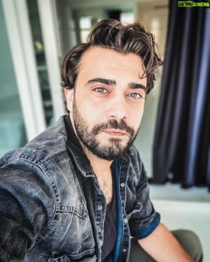 Melih Selçuk Instagram - Okul Traşı’nın Türkiye premierine hazırız 🎉