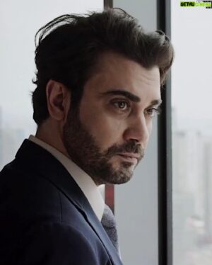 Melih Selçuk Instagram - Hayat kısa, kuşlar uçuyor Salih… Güzel adamdı, çok sevmiştim ama hikayesi bittiği için bu akşam @okizdizi ‘de son kez Salih olacağım. Hüzünlü, güzel bir gidiş oldu. 
Güzel anlar biriktirdim. Tüm ekip arkadaşlarıma sonsuz başarılar diliyorum.  Ars longa, vita brevis!