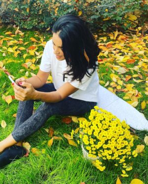 Melike Emiroğlu Instagram - 🍂 sonbahar değil,sonumuz bahar olsun 💋 M.Y 
Photo by canım sister’M : @minesaracoglu