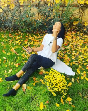 Melike Emiroğlu Instagram - 🍂 sonbahar değil,sonumuz bahar olsun 💋 M.Y 
Photo by canım sister’M : @minesaracoglu