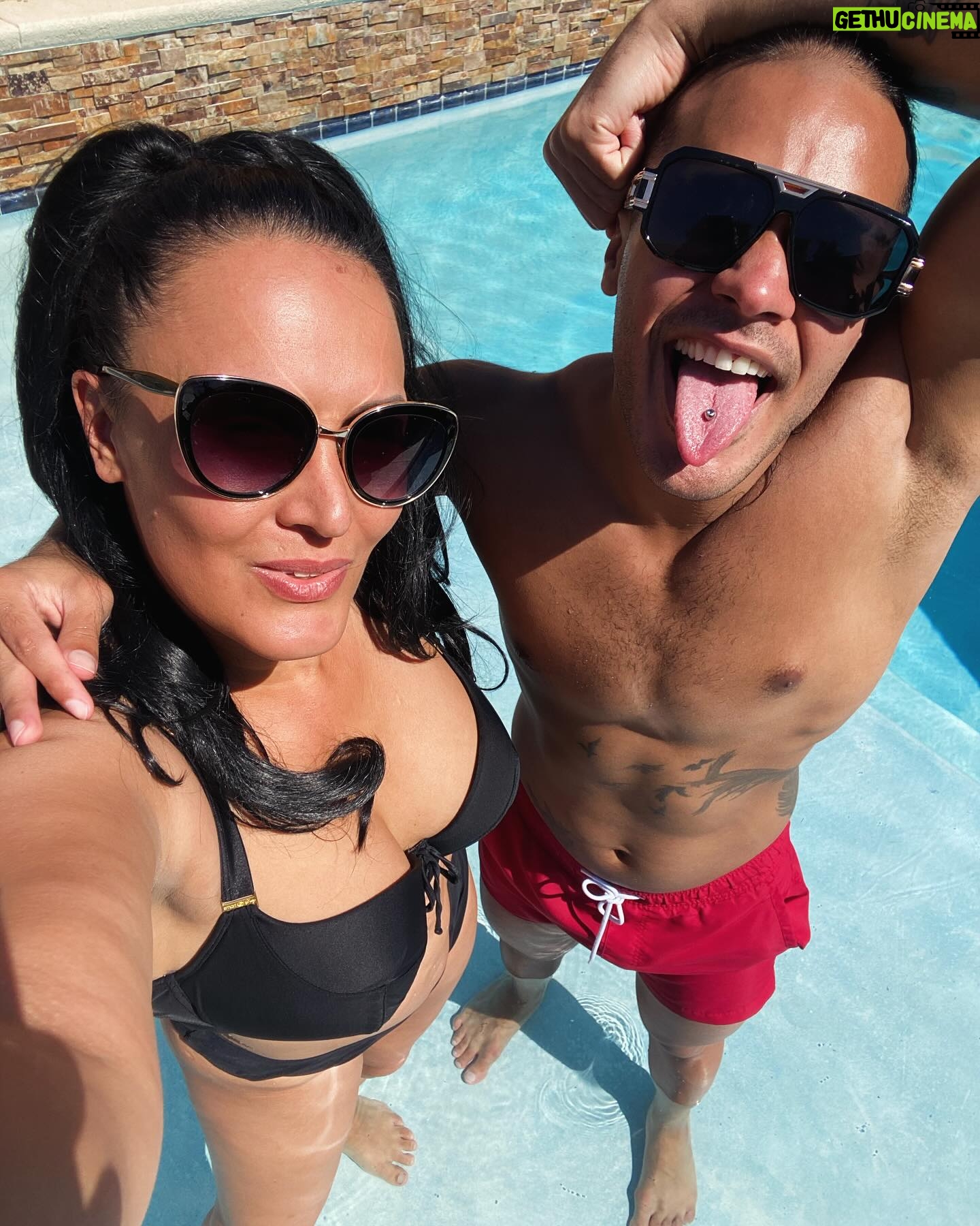 Melissa Anderson - 694 Likes - Pool day with Jai Vidal 🙌🙌🙌 💕💕💕