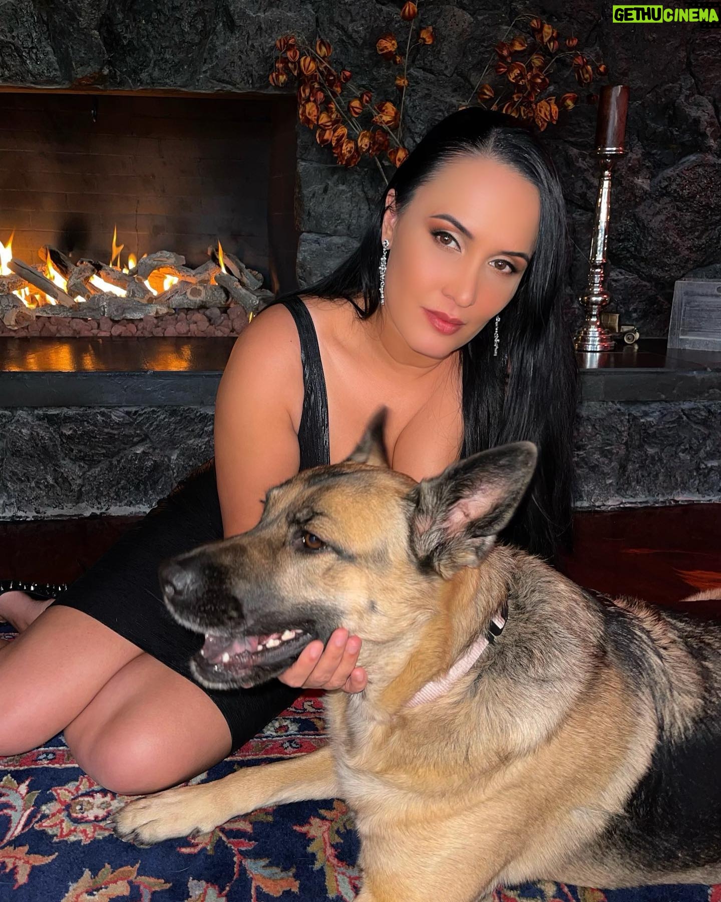 Melissa Anderson - 470 Likes - When I can’t get Miss @scarlettdeadrich to strike a pose.