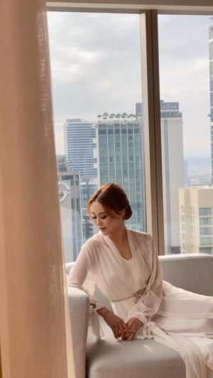 Melissa Campbell Instagram - 18.6.23 // a bride prepares 🫶🏻 snippets and edits by @kfbongmakeup @ckay_liow who were ✨magic✨ at getting me ready for my Chinese Tea Ceremony wedding!! 

Makeup: @kfbongmakeup @kfbongwedding 
Hair: @ckay_liow 
Dress & Hair Accessories: @themichellechandra @noma_id via @roemaatelier 

#melforthewin #chinesewedding #teaceremony #wedding #michellechandrabride
