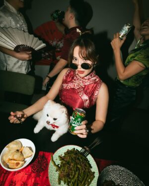 Melissa Campbell Instagram - 万事如意 <wan shi ru yi> my favourite auspicious phrase this year that you can recite during your next Lou Sang. “May everything turn out even better than what you wished for” how lovely is that 🥹🧧🐲

Celebrate #BrewingProsperityTogether with your nearest and dearest this festive season made #BestwithCarlsberg 

21  non-Muslims only. If you drink, don’t drive. 

@carlsbergmy #celebrateresponsibly