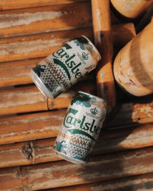 Melissa Campbell Instagram - Let’s celebrate Sabah & Sarawak's rich culture with Carlsberg's Local Artist edition with me! Featuring the work of Carlos Benny & Ernesto Kalum, our talented local tattoo artists, display their incredible artistry into these artist edition cans. Inspired by the awe-inspiring nature of their homeland, their designs are a true reflection of Sabah & Sarawak's pride. Don't miss your chance to snag of one totally collectible unique cans. Available now at your nearest retailer specifically in East Malaysia. Aramaiti!

For 21  non-Muslims only. If you drink, don’t drive 🚫

#RaikanKebanggaan #SabahSarawakPride 
#CarlsbergMY #CelebrateResponsibly