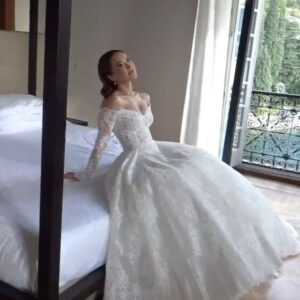 Melissa Campbell Instagram - A moment for The Dress

@theivorybridal made my dream come to life with this beautiful @zuhairmuradmariage gown 

Photographer: @thanosasfis