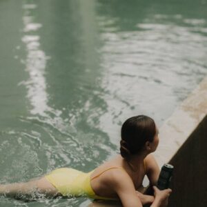 Melissa Campbell Instagram - Out of office 😋 

A balanced life calls for epic rest days and I think they are made better with a perfectly balanced beer that delivers on flavour. 
Whose with me? I'll share the Carlsberg since I share the goodstuff but you bring your own floatie ok? 🛟 #BestWithCarlsberg 

For 21  non-Muslim only. If you drink, don’t drive. 
#CarlsbergMY #CelebrateResponsibily