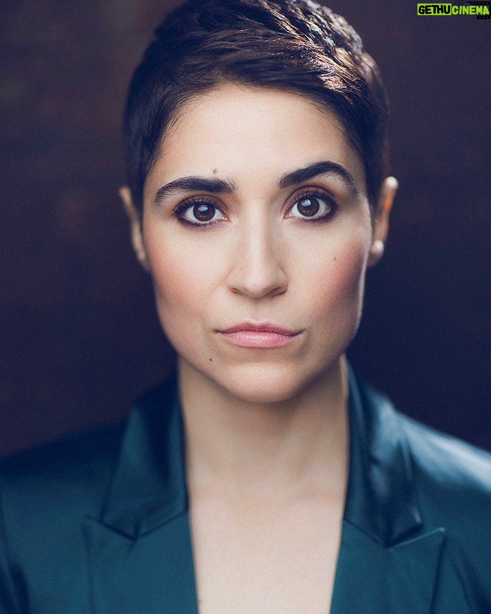 Melissa Navia - 3.9K Likes - My resting brow arch.
Photographer: @davidnoles // DavidNoles.com
Makeup: @amandathesenbeauty
Hair: @coreytuttlehair