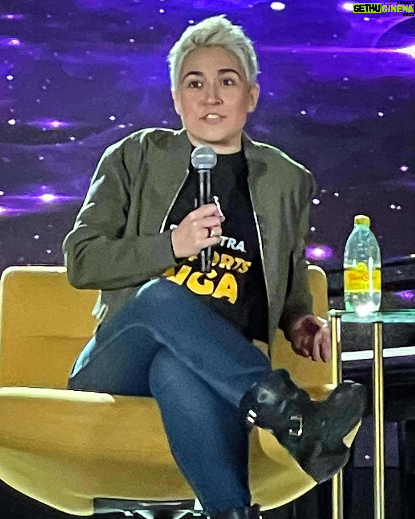 Melissa Navia - 4K Likes - On stage in Vegas. Talking banjos & stargazing & writers. #WGAstrike #SAGAFTRAstrong