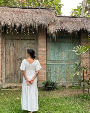 Melissa Paulo Instagram - Reminiscing & Romanticizing @villamadubali 

Dress: @cozyearth use code: MELISSAPAULO40 

#bali #ubud #cozyearth #travel #travelbali #travelstyle #wanderlust