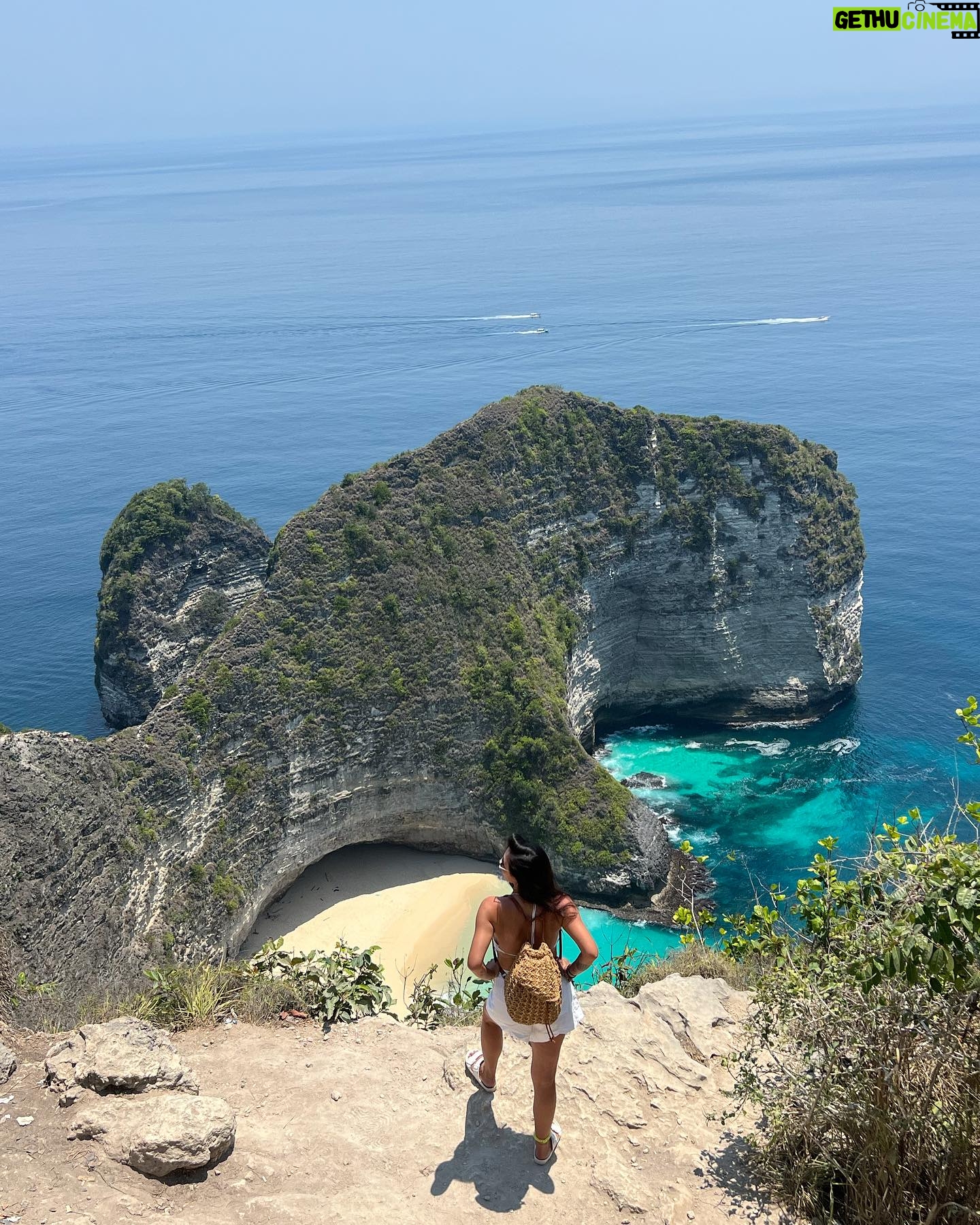 Melissa Paulo - 168 Likes - Day 6: “I accept myself unconditionally”
Adventure to Nusa Penida 🌊
Sanguine souls swimming, splashing, laughing, dancing, & surrendering into freedom & playfulness after some heavy healing this week ~ ACCEPTING every part of our selves ☀️ It was just so FUN!
#vibeattractsyourtribe #bali #nusapenida #adventure #wanderlust #travelbali