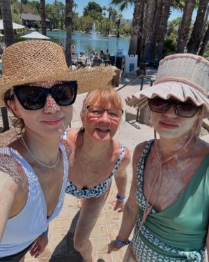Melissa Paulo Instagram - we should do this more 🖤 mama   daughters spa day out @murrieta_hotsprings 

convertible swimsuit @baiia_label 

#murrietahotsprings #baiialabel #baiiawoman #baiiaswimwear #sustainableswimwear #summerswim #murrieta #momsdayout #hotsprings #spaday