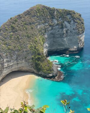 Melissa Paulo Instagram - Day 6: “I accept myself unconditionally” 

Adventure to Nusa Penida 🌊

Sanguine souls swimming, splashing, laughing, dancing, & surrendering into freedom & playfulness  after some heavy healing this week ~ ACCEPTING every part of our selves ☀️ It was just so FUN! 

#vibeattractsyourtribe #bali #nusapenida #adventure #wanderlust #travelbali