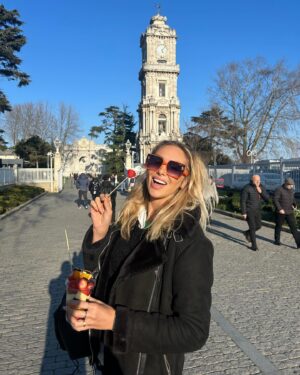 Mellissa Laycy Instagram - Did you know orange juice has almost the same amount of sugar as a full fat Coke??! Crazy right. 

If you’re drinking fruit juice because you think it’s a healthy option please stop 🛑 scroll through this post to learn a bit more and find out a healthier alternative ❤️😘 p.s no one said fruit smoothies were a bad idea! 🤗

If you’re looking to elevate your health then I always recommend @nuzest_europe or @nuzest use my discount code MELLY20 across their whole range including protein powders (my new favourite is salted caramel 🤤).

#biohacking #biohacker #guthealth #guthealing 

I’m someone who will…