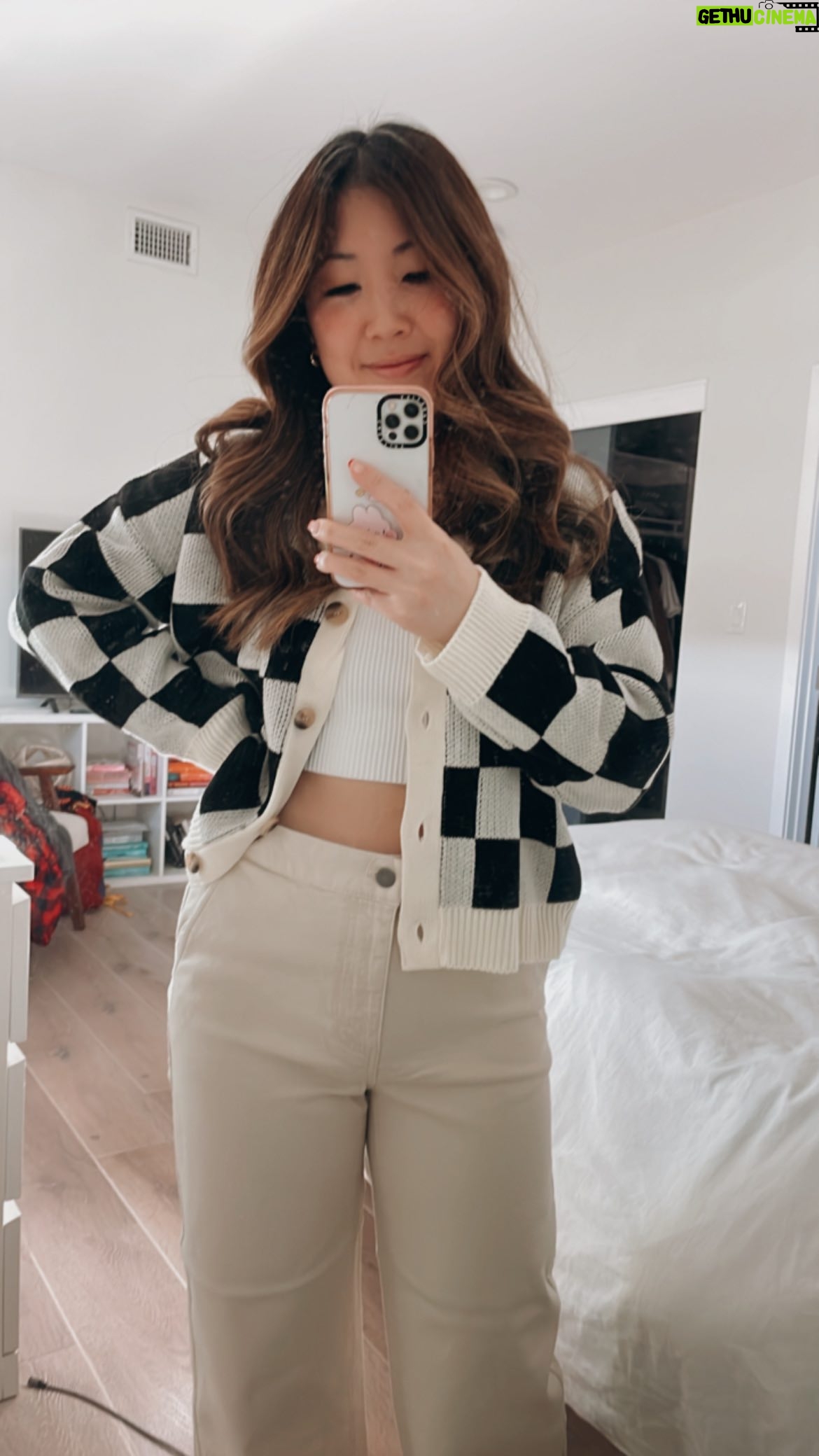 Melody Cheng - 2.7K Likes - I truly value my independence, even though I’m in a long term relationship. I’m lucky I found someone who also loves his “me time” too 😆. Some tips on maintaining your identity & independence while in a relationship below:
⏰Don’t be afraid to ask for your time alone
🎨Have different hobbies
👯♀️Always make separate time for your friends (whether it’s something simple like a meal or grand like a trip)
🧘🏻♀️Stick to your own routines
❣️Remind yourself that you “don’t always have to be together”
What are your tips? I go into details & more of the “why” in the newest ep of No Dumb Questions with Mel! #relationships #selfcare #relationshiptips