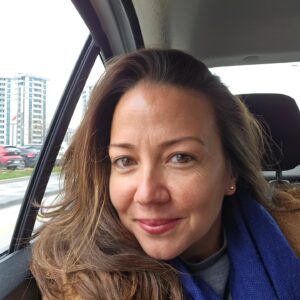 Meltem Pamirtan Instagram - Çicek gibi insanlar çıksın yolunuza, emeklerinizi sevginizi koruyup kollayan koparmayan, buyumesi icin değer veren kiymet bilen gülümseyen ...
Iyi bayramlar..