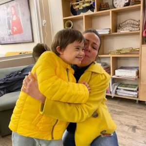 Meltem Pamirtan Instagram - Öyle bir proje yapalım ki bütün dünyaya sevmeyi sarılmayı öpmeyi yayalım adı sarı olsun Edizim ✨ Kocaman yüreğinden, heyecanından, heyecanla gözlerimin en derinine bakışından öperim. Bana verdiğin koşulsuz sevgin dünyaya bedel yarınım daha umutlu daha mutlu çünkü biz mucizeyiz yine hatırlattın bana. İyi ki Ediz arkadaşım. Birlikte büyüyelim.hep hep hep sevelim.... Can dostlarım koca yürekler @nidaugurlu
@ozgunugurlu