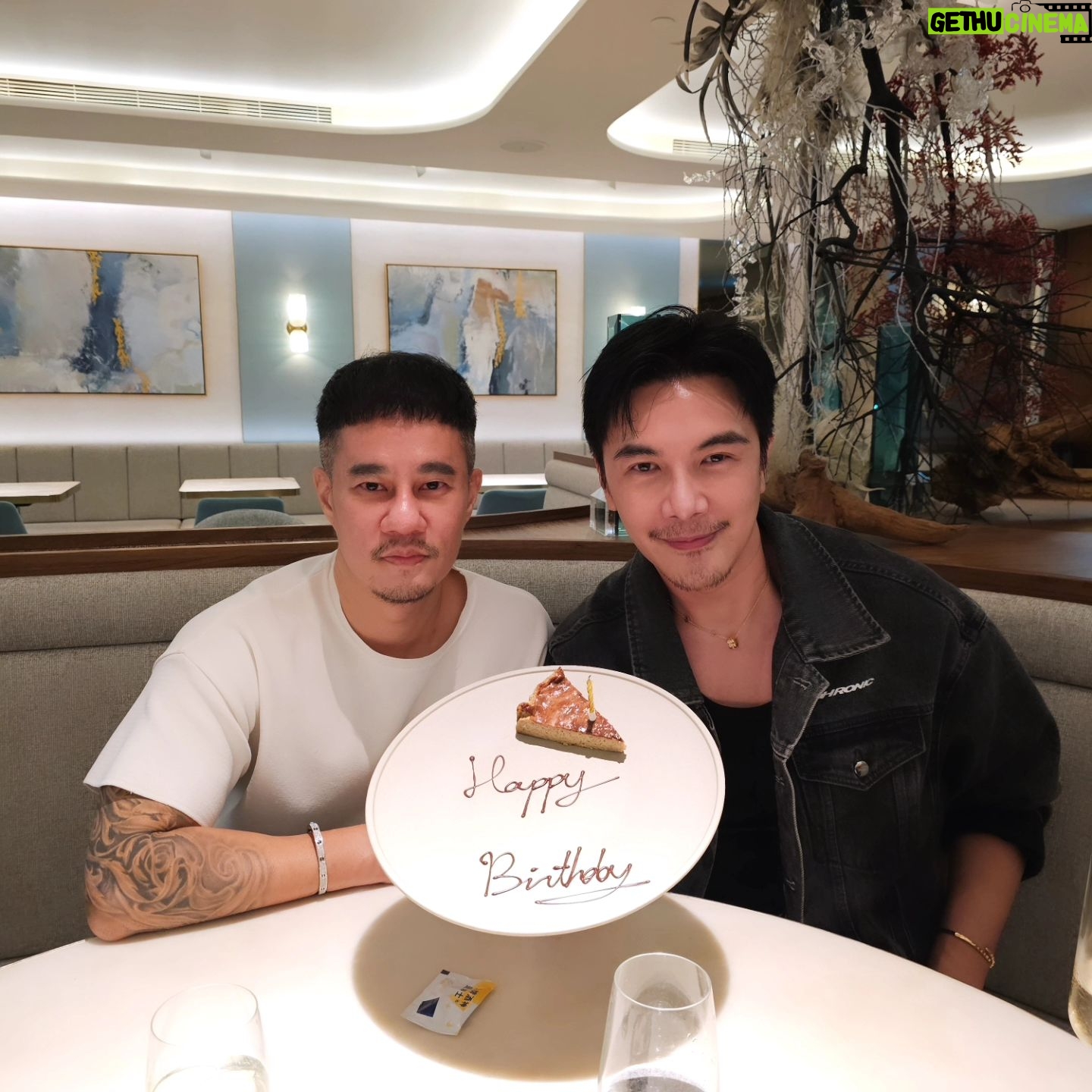 Melvin Sia - 9.9K Likes - 圓滿了❤️🎂❤️
快快樂樂的6月,
有你們真好,愛你們!