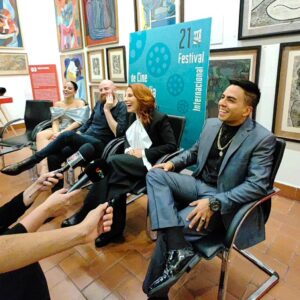 Memo Dorantes Instagram - Mi primera vez en el @ficm ! Y presentando una película! Más que honrado de haber podido ser parte del programa de este maravilloso festival que alberga grandes proyectos y personajes que me hacen recordar porque amo tanto esta carrera y este arte que me capturó desde hace ya 24 años🎭🎥🎬 Mil gracias a todos los que lo hicieron posible y me permiten vivir este viaje a su lado. Al público que llenó la sala y nos quedamos con ganas de más preguntas y respuestas! @carlossantos.mx y todo el crew de @somosfantastica por hacer está locura de película 🔥 A mis compañeros @monicahuarte @macagarciar @dianacarreiroof @barbara_lombardo @leonardodanieloficial_ @maunieto @mychduga @bizzletravel_ @chrisuribeoficial  por hacer un personaje tan único para esta película, sin duda el cast está increíble 👏👏 a mi novia por acompañarme en cada paso, a todo el equipo de @cinepolisdistribucion Carlos, Bruno,Guadalupe, Margarita , Alma, Emilio, Giselle, Regina por creer en nosotros, por ser un gran team y porque sin ustedes esto no sería posible y a cada uno de los que conforman el Festival Internacional de Cine en Morelia, woooow que gran edición gracias a todos ustedes, toda mi admiración y cariño! "Señora Influencer" 2 de Noviembre en todos los cines 🎥🎬🎭🙏💫🍀🕉️🕺