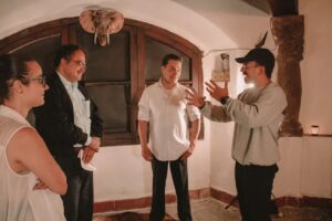 Memo Dorantes Instagram - ULTIMO FIN DE SEMANA!
"Vivir para siempre" 🎭👉 con @leonardodanieloficial_ @elgallogallardo @arturovazquezoficial @galatea.gizeht Dirección: @memodorantes Texto de @vicenteferrera bajo la producción de  Raquel Vargas @dann_sh_ @rodolfoiglesiasm @infiltradomayor @los_infiltrados_producciones infiltrados: Yair e Ian. En la casa del indio Fernández Coyoacán @teatroenbreve ! 3 talentos de @zumatalent_ 📸@anakin_romero 🔥No te la puedes perder! Todo el elenco , todo el fin de semana! Funciones cada media hora viernes y sábado de 7 p.m. a 10 p.m. y Domingos de 6 p.m. a 9 p.m. ojalá puedas asistir, ahí nos vemos 🎭💫🕉️🍀🤙