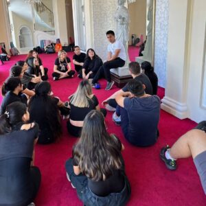 Memo Dorantes Instagram - Hoy impartimos la clase de @ctc_anda_veracruz en este maravilloso templo! Gracias a los docentes, directivos y alumnado por derrochar magia y pasión el día de hoy! Feliz 💕🎭🕉️🍀💫