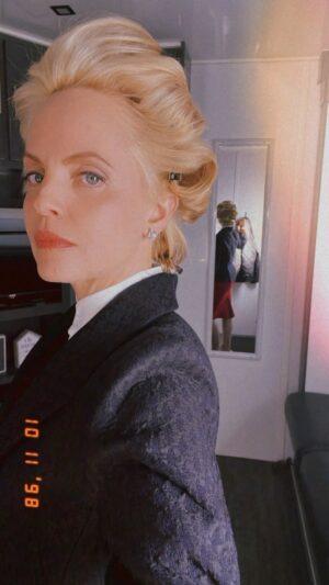 Mena Suvari Instagram - A little fun, yesterday, stepping into the “past”✨✨✨
#BTS #WorkingMama #FilmFam #FilmCanada