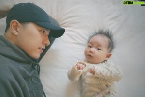 Meng-Lin Yang Instagram - 圖1：我們明天去迪士尼😍
圖2：那是什麼？👶
圖3：好啊🤩