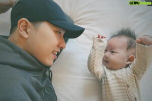 Meng-Lin Yang Instagram - 圖1：我們明天去迪士尼😍
圖2：那是什麼？👶
圖3：好啊🤩
