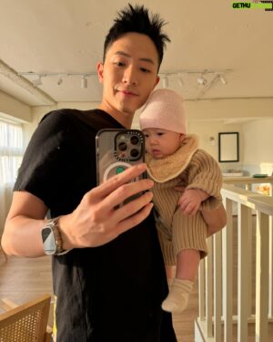Meng-Lin Yang Instagram - 如何才能追的上小楊桃的皮膚呢…

只好定期去找 @essenangeloclinic 拯救了🙂

每次去都只有前面清醒

水飛梭一開始就直接進入夢鄉了…

@essenangelo_aquahair 

#璞之妍 #essenangelo #水飛梭 #台大皮膚專科 #客製化療程#膚質管理#抗痘保濕 #清潔髒污 #非侵入