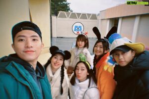 Meng-Lin Yang Instagram - 迪士尼溫度大概是0-5度
給沒戴帽子的人們鼓掌👏

#disney
