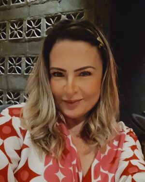 Mercedes Molto Instagram - hoy quiero darte algo ...tratare de explicar... primero quiero agradecerte algo... me amaste ...me llenaste y debes enterarte q a veces por tontos nos quedamos callados .....
Esta es una canción maravillosa q me encanta quien adivina? 
Otro párrafo....
Un día un sabio me dijo fíjate en tus manos pues con el paso del tiempo menos van a  besarse y tomarse se las manos 
QUIERO CAMINAR DE TU MANO LO Q ME RESTA DEL CAMINO... Q LOS CUMPLEAÑOS Q ME RESTEN LOS PASE CONTIGO ...

Mi corte como  siempre 
@hander_salon