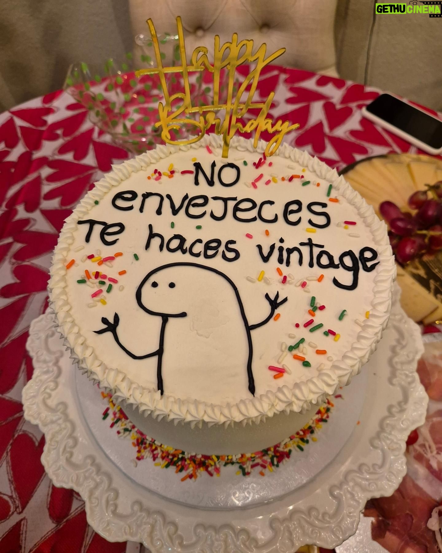 Mercedes Molto - 699 Likes - Indudablemente un cumpleaños 🎂 diferente no importa el recorrido... si sumas un gran final !!! Me siento bendecida y muy amada !!! Quiero darle las gracias a cada uno que fueron parte de una nueva vuelta al sol 🌞 amigos , familia, mi madre y mis dos tesoros ( mi mejor regalo 🎁) los quiero 😋 💕 y gracias nuevamente por unos días inolvidables !!!
@antanasbites Ana que bueno toparnos y conocernos y que hayan sido parte perfecta de mi noche especial!!! Seguro nos veremos nuevamente .