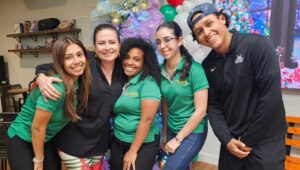 Mercedes Molto Instagram - El día de ayer celebramos la fiesta se navidad de nuestros hijos ... unas horas en verdad especatacular, amor ,juegos ,risas y compartir para coleccionar momentos como estos !!! Gracias a todos el equipo d @joyland.panama por ser parte de este día inolvidable para nuestros peques y para nosotros ...Feliz Navidad