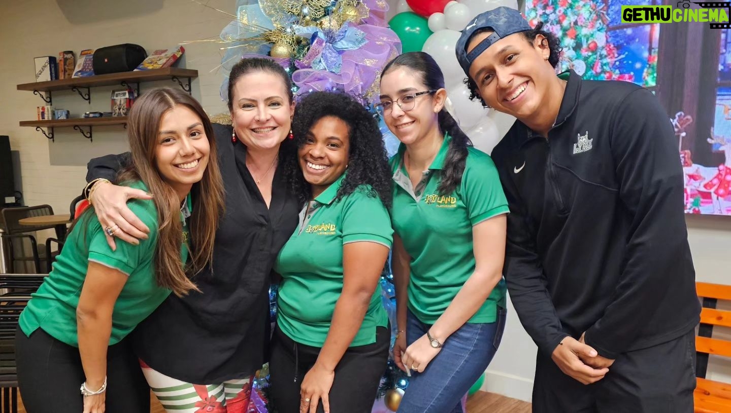 Mercedes Molto - 237 Likes - El día de ayer celebramos la fiesta se navidad de nuestros hijos ... unas horas en verdad especatacular, amor ,juegos ,risas y compartir para coleccionar momentos como estos !!! Gracias a todos el equipo d @joyland.panama por ser parte de este día inolvidable para nuestros peques y para nosotros ...Feliz Navidad