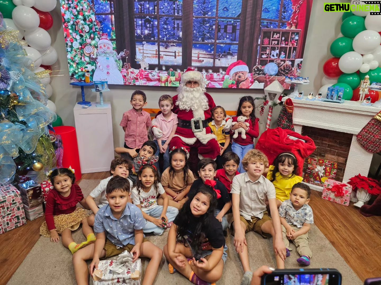 Mercedes Molto - 237 Likes - El día de ayer celebramos la fiesta se navidad de nuestros hijos ... unas horas en verdad especatacular, amor ,juegos ,risas y compartir para coleccionar momentos como estos !!! Gracias a todos el equipo d @joyland.panama por ser parte de este día inolvidable para nuestros peques y para nosotros ...Feliz Navidad