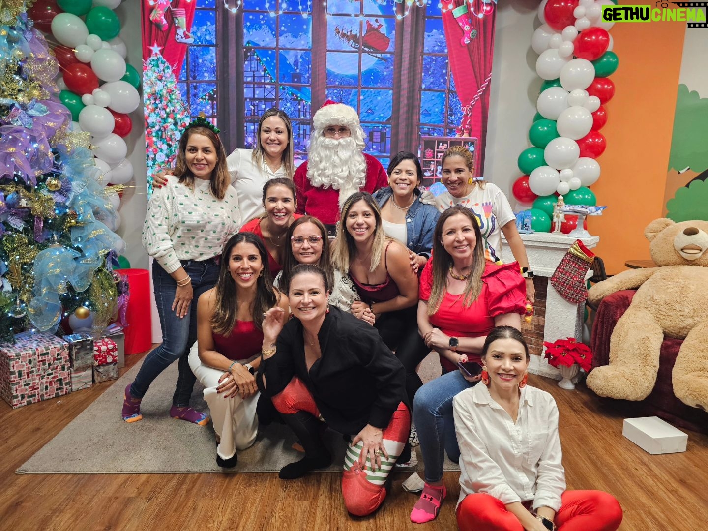Mercedes Molto - 237 Likes - El día de ayer celebramos la fiesta se navidad de nuestros hijos ... unas horas en verdad especatacular, amor ,juegos ,risas y compartir para coleccionar momentos como estos !!! Gracias a todos el equipo d @joyland.panama por ser parte de este día inolvidable para nuestros peques y para nosotros ...Feliz Navidad