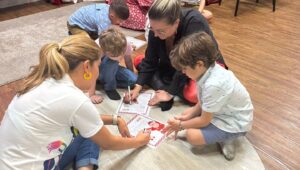 Mercedes Molto Instagram - El día de ayer celebramos la fiesta se navidad de nuestros hijos ... unas horas en verdad especatacular, amor ,juegos ,risas y compartir para coleccionar momentos como estos !!! Gracias a todos el equipo d @joyland.panama por ser parte de este día inolvidable para nuestros peques y para nosotros ...Feliz Navidad