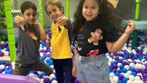 Mercedes Molto Instagram - El día de ayer celebramos la fiesta se navidad de nuestros hijos ... unas horas en verdad especatacular, amor ,juegos ,risas y compartir para coleccionar momentos como estos !!! Gracias a todos el equipo d @joyland.panama por ser parte de este día inolvidable para nuestros peques y para nosotros ...Feliz Navidad