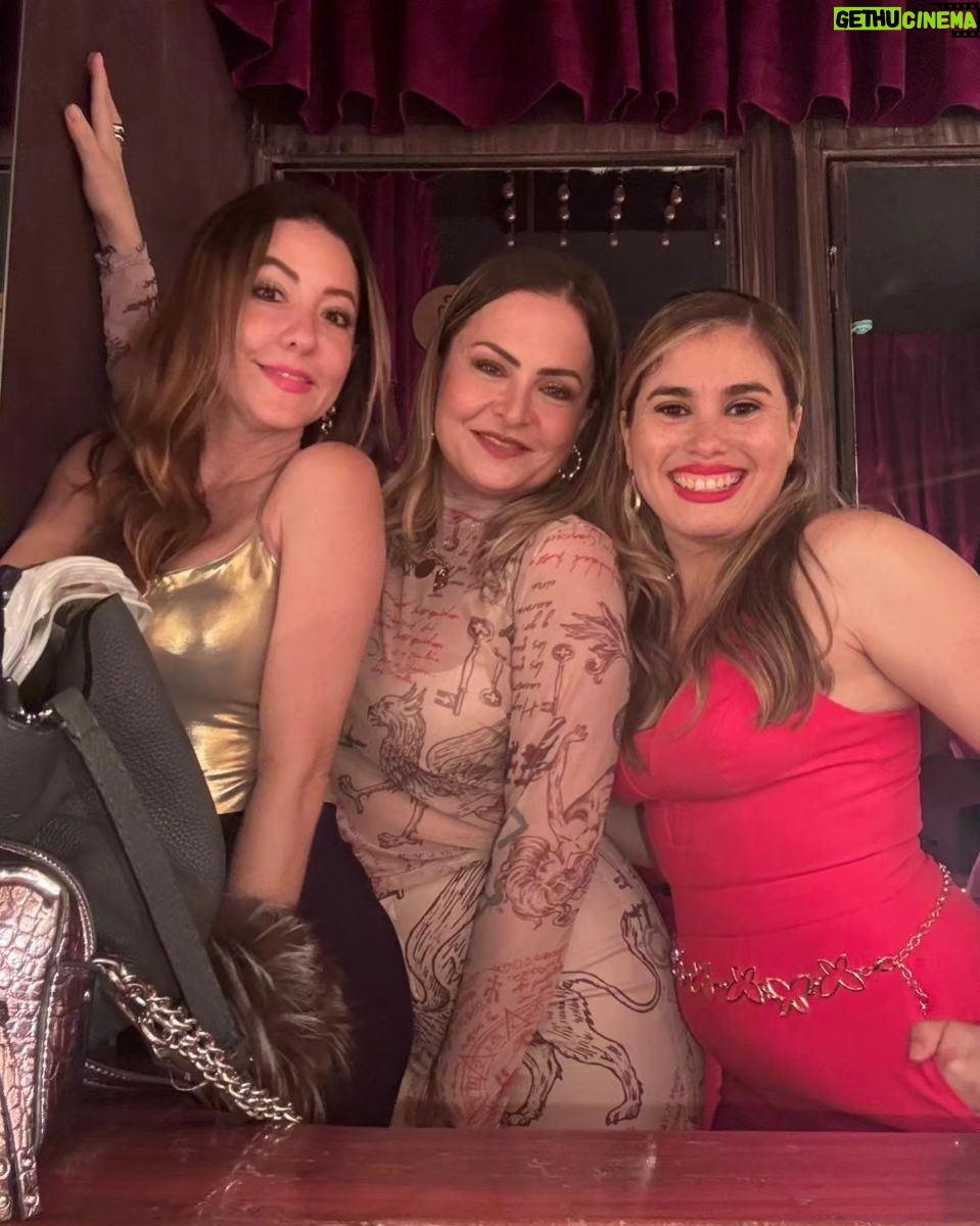 Mercedes Molto - 194 Likes - @calledragonespanama un lugar para disfrutar de buena comida .. un buen show... ya lo.conoces ? La pasamos super !!! Buen noche !!!