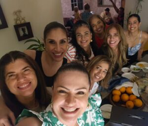 Mercedes Molto Instagram - Un día alguien me dijo ... que mi misión en la vida 💛 ... era unir !!! Desde ese  día mi tarea ha sido unir  a mi familia y hoy compruebo q están los q deben y los q están super conscientes de quien soy para ellos... pero principalmente los q no son ... siempre estuve consiente qué los q dividen la familia no son merecedoras de estar en ella 

Gracias familia !!! Por estar ... por amar ... pero principalmente por poder decifrar ante el amor y la union .