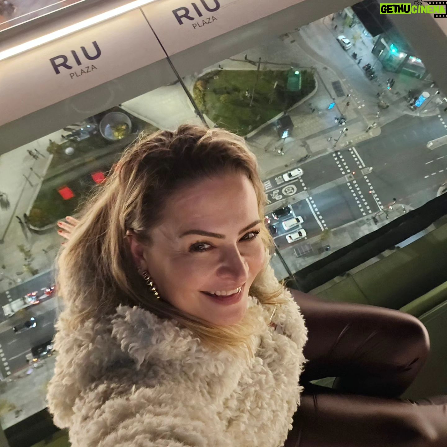 Mercedes Molto - 353 Likes - 360 Sky bar Madrid 🇪🇸 Riu Plaza España