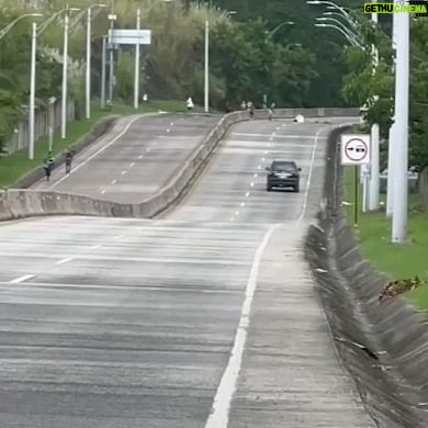 Mercedes Molto - 319 Likes - MUCHO CUIDADO...CORREDOR NORTE... PERSONAS ROBANDO ...A LOS CARROS.