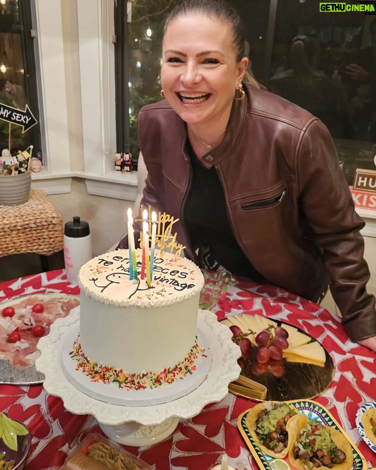 Mercedes Molto - 699 Likes - Indudablemente un cumpleaños 🎂 diferente no importa el recorrido... si sumas un gran final !!! Me siento bendecida y muy amada !!! Quiero darle las gracias a cada uno que fueron parte de una nueva vuelta al sol 🌞 amigos , familia, mi madre y mis dos tesoros ( mi mejor regalo 🎁) los quiero 😋 💕 y gracias nuevamente por unos días inolvidables !!!
@antanasbites Ana que bueno toparnos y conocernos y que hayan sido parte perfecta de mi noche especial!!! Seguro nos veremos nuevamente .
