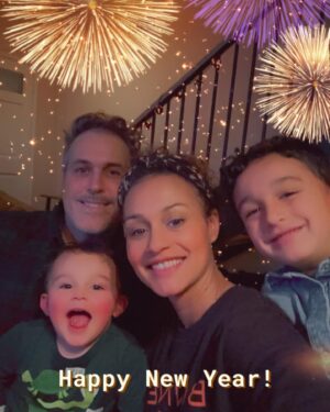 Mercedes Yvette Instagram - Happy New Year!! May this year be filled with peace and goodwill to our earth and on earth to all men, women, and children ✨🙏💞